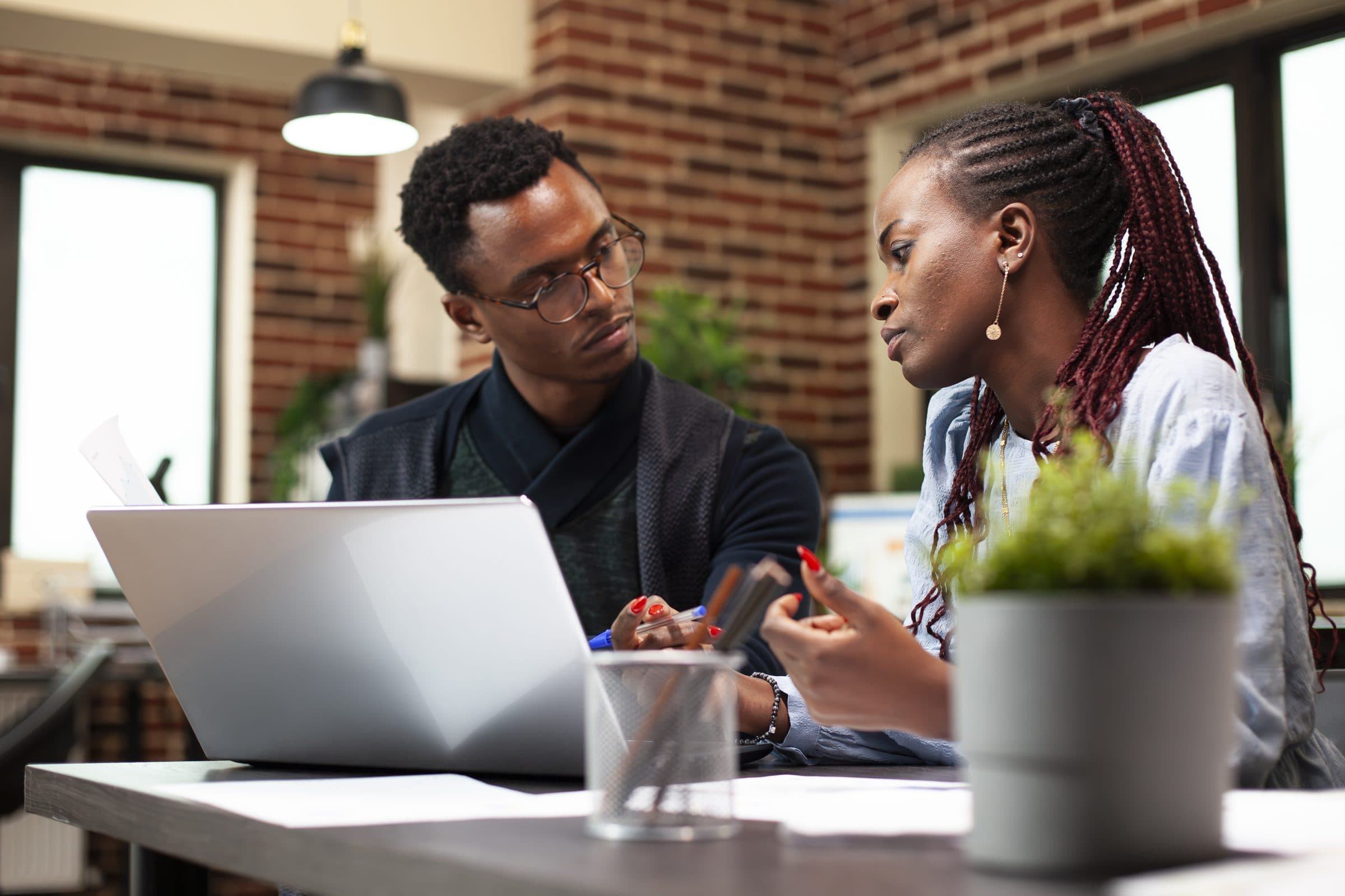 Équipe NovaLearn Africa en réunion de travail