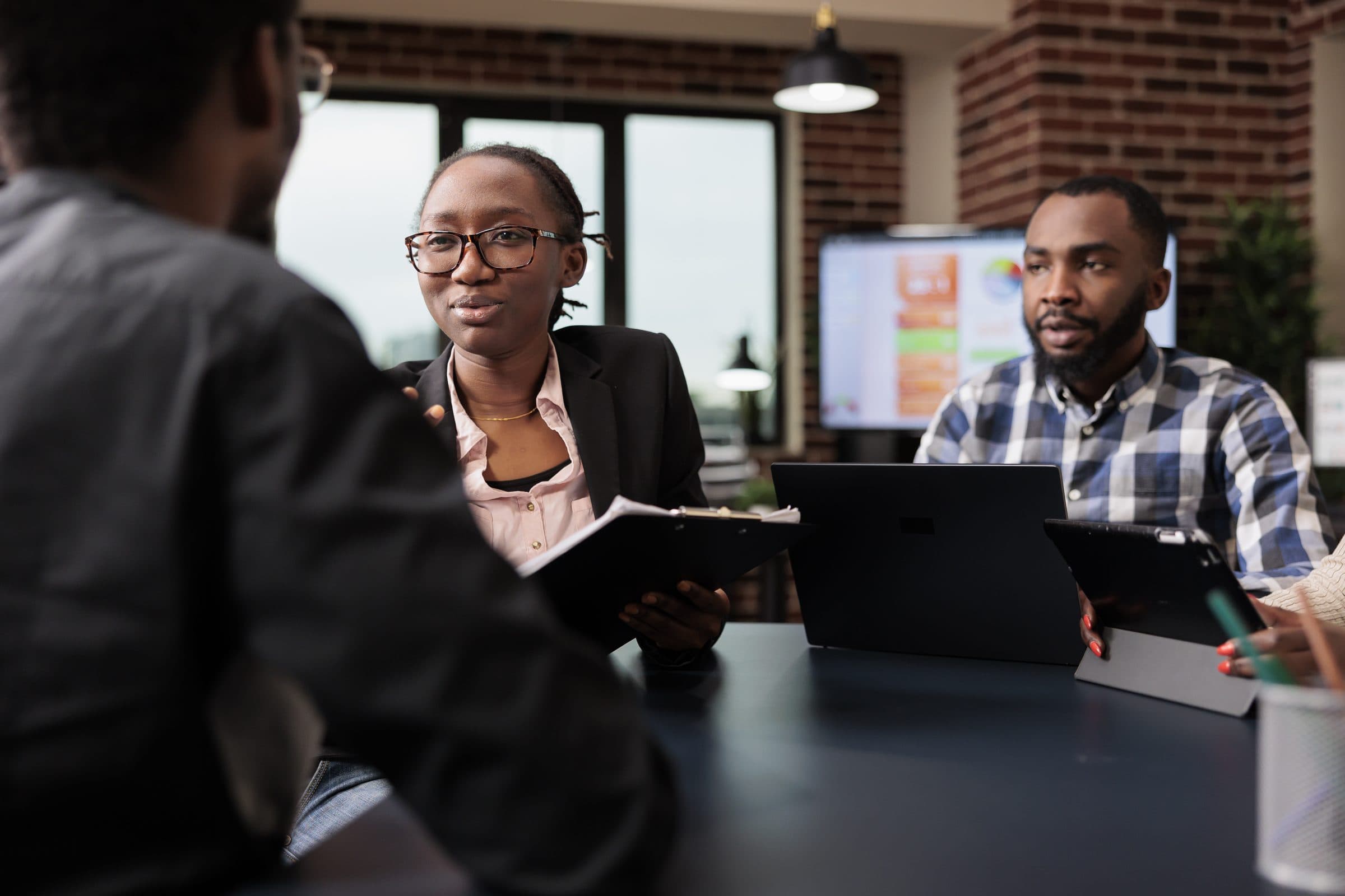 Équipe NovaLearn Africa en réunion de travail